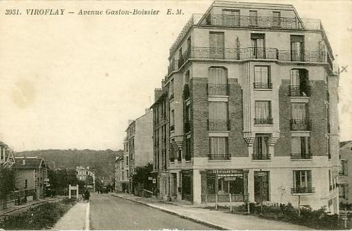 Immeuble en brique et ciment en bordure de l’av. Boissier, jusqte aprs le pont ferroviaire. (coll. part.)