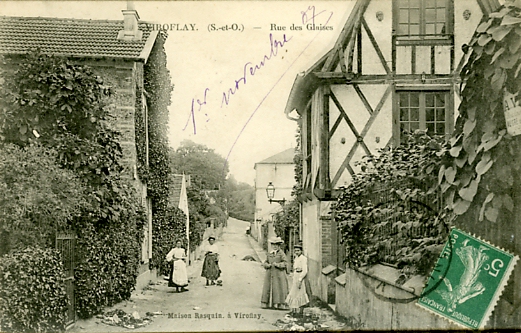 Des lgantes prennent la pose rue des Glaises. Maintenant rue d’Estienne d’Orves elle a peu chang dans cette partie. CPA (coll. part.)