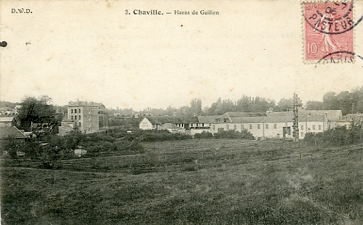 Vue gnrale de la ferme du Haras depuis les prs sur le versant chavillois. (coll. part.)