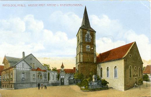 Grosse Prot. Kirche und Kriegerdenkmal. La grande glise protestante et le monument aux morts. carte colorie rf 183570, circule le 02/01/1919, correspondance en franais. Editeur Paul Curth, Hassloch. (coll. part.)