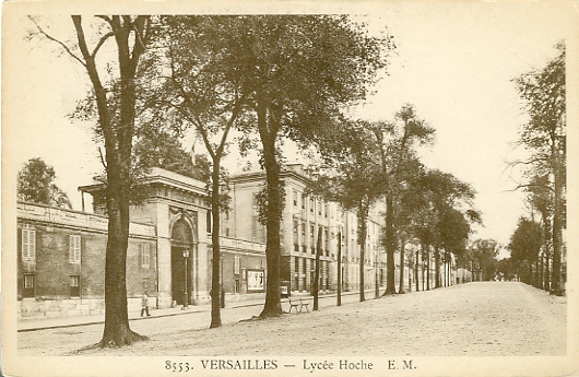 La façade du Lycée Hoche sur l’avenue de Saint-Cloud. n° 8553 Anc. Ets Malcuit. Carte non circulée, dos divisé (coll. part.)