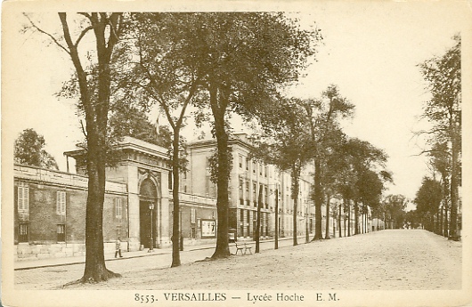 La façade du Lycée Hoche sur l’avenue de Saint-Cloud. n° 8553 Anc. Ets Malcuit. Carte non circulée, dos divisé (coll. part.) La façade du Lycée Hoche sur l’avenue de Saint-Cloud. n° 8553 Anc. Ets Malcuit. Carte non circulée, dos divisé (coll. part.)
