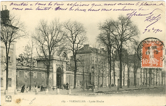 Vue large sur la façade du lycée, avenue de Saint-Cloud. Carte n° 189, ayant circulé le 10/12/1910. Noter le graphisme Xbre pour décembre. On avait aussi 7bre, 8bre, 9bre ou IXbre pour les autres mois. Vue large sur la façade du lycée, avenue de Saint-Cloud. Carte n° 189, ayant circulé le 10/12/1910. Noter le graphisme Xbre pour décembre. On avait aussi 7bre, 8bre, 9bre ou IXbre pour les autres mois.