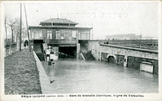 Gare de Grenelle (ceinture) sur la ligne de Versailles. CPA srie PARIS INONDE