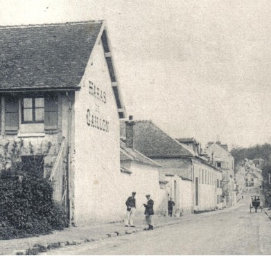 Extrmit sud du btiment du Haras, en bordure de la rue de Jouy.  Carte prcurseur.