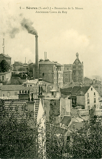 La cheminée de la Meuse dominait Sèvres. CPA (coll. part.) La cheminée de la Meuse dominait Sèvres. CPA (coll. part.)