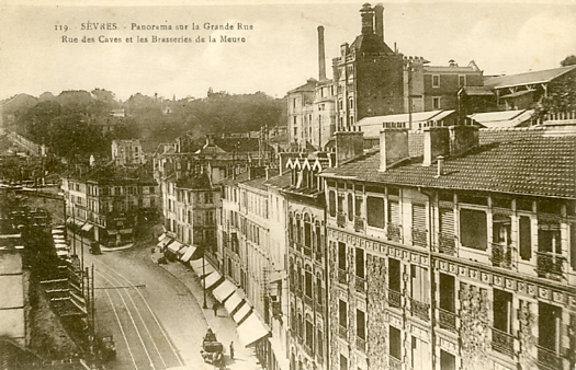 La nationale, avec ses tramways, passait alors au pied de la brasserie. CPA spia. (coll. part.)