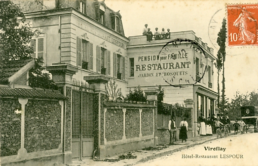 Au sortir de la gare Rive-Gauche, belle animation devant la maison Lespour. (coll. part.)