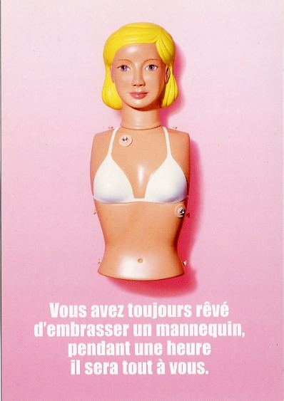 Srie : Les gestes qui sauvent (bouche  bouche, massage cardiaque ...) avec la Croix-Rouge, c’est un mannequin qui vous les apprendra. Carte n’ayant pas circul. Date prsume 2000. Editeur Cart’Com, DCP 2000 pour Croix-Rouge Franaise. Photos R. Turqueti. Dos divis