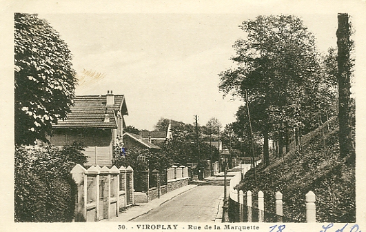 Le long de la voie ferre rehausse de la ligne de Saint Lazare, , la charmante rue de la Marquette, maintenant lieu d’une grande brocante de printemps (coll. part.)