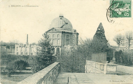 Autrefois dgag des brumes de la capitale, cet observatoire a t bti sur le plateau de Meudon (la Terrasse). Ce site est toujours utilis par les astronomes et astrophysiciens de l’Observatoire de Paris-Meudon. L’Observatoire de Paris proprement dit est  Paris 14°, Bd Arago et rue de l’Observatoire, il marque le mridien de Paris.