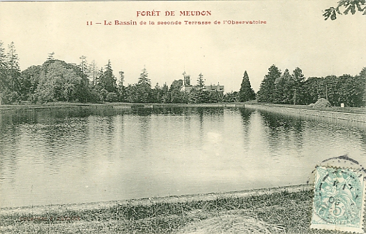Le Bassin de la deuxième Terrasse de l’Observatoire. CPA n° 11, série Forêt de meudon. Carte circulée en 1905. (coll. part.)