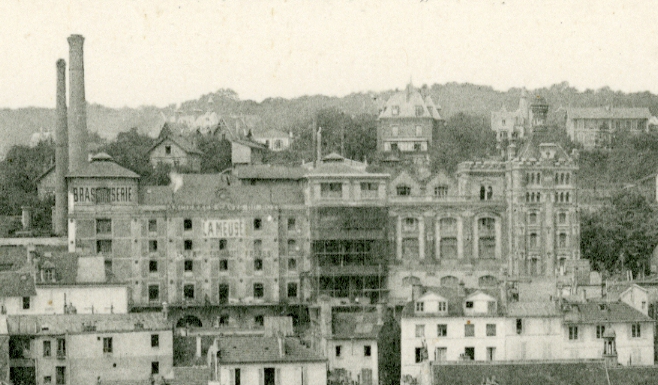 Brasserie La Meuse pendant la construction. CPA (coll. part.) Brasserie La Meuse pendant la construction. CPA (coll. part.)