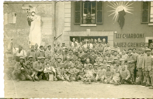 Mobilisation 24 septembre - 2 octobre 1938 (carte-photo Photorapide Bessard. Le photographe avait des bureaux  Versailles 14 rue de Satory et Viroflay 7 Bd des Trois Gares. Bassez-Grenier tait un grossiste de charbons de La Plaine St Denis prsent en Seine et Oise. (coll. part.)