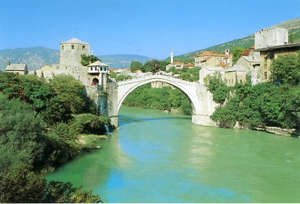 Mostar. Bosnie-Hercgovine. Le « Quartier du Vieux Pont de la vieille ville de Mostar » est inscrit sur la liste du patrimoine mondial de l’UNESCO.