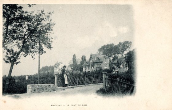 Le Pont de Bois et panorama sur les villas.