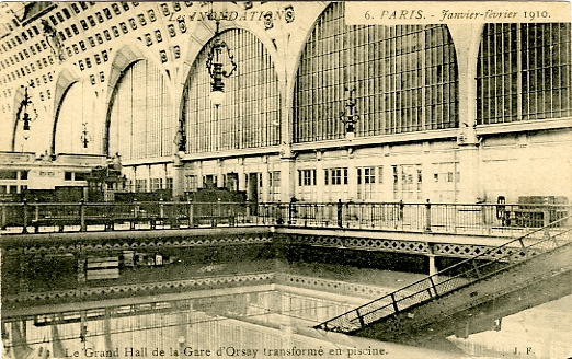 Intérieur de la gare d’Orsay submergée.