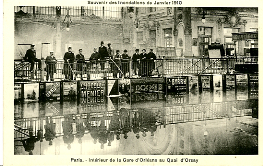 Intrieur de la gare d’Orsay submerge.