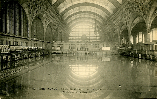 Intrieur de la gare d’Orsay submerge.