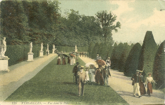 Promenade dans une alle descendant vers le Grand Canal. La correspondance - en anglais- mentionne que les promeneurs taient gels, malgr la fin juillet. n° 138, d L.L. Carte ayant circul le 28/7/1909  destination du Massachuset, USA. Dos divis. (coll. part.)