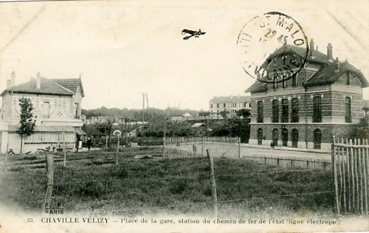 Vue plus large de la place, Seule la partie devant la gare est encore dgage.