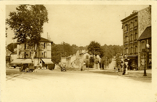 Une vue bien dégagée de la Pointe, avec, au milieu, le début de la route des Gardes. Une vue bien dégagée de la Pointe, avec, au milieu, le début de la route des Gardes.