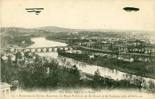 Panorama de la Seine au Pont de Sèvres. Un avion et un ballon ont été ajoutés. CPA (coll. privée)