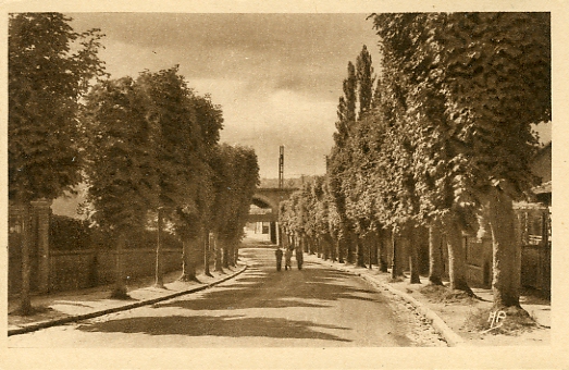 Ponts de la halte de Porchefontaine, près de Truffaut. Ponts de la halte de Porchefontaine, près de Truffaut.