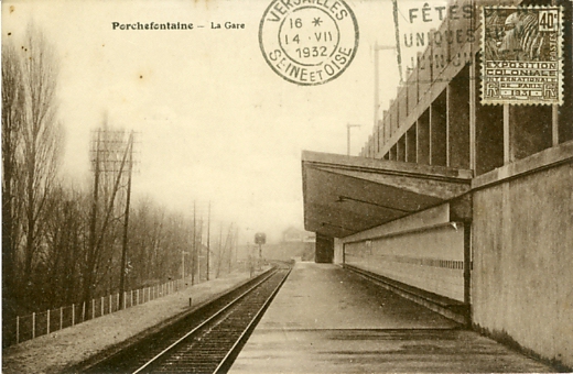 Le quai en direction de Paris dans la halte sur la ligne Invalides - Versailles Rive-Gauche, oblitérée le 14 juillet 1932 (timbre de l’Exposition Coloniale de 1931) (coll. part.) Le quai en direction de Paris dans la halte sur la ligne Invalides - Versailles Rive-Gauche, oblitérée le 14 juillet 1932 (timbre de l’Exposition Coloniale de 1931) (coll. part.)