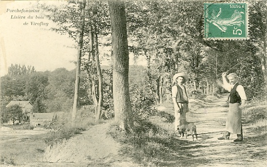 Le tenancier de la Chaumière en promenade dans les bois, ici sur le sentier surplombant la fin de la rue Rémont, maintenant la lisière du camping international (coll. part.) Le tenancier de la Chaumière en promenade dans les bois, ici sur le sentier surplombant la fin de la rue Rémont, maintenant la lisière du camping international (coll. part.)