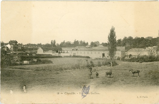 Vue gnrale de la ferme du Haras depuis les prs sur le versant chavillois. CPA diteur A.D. Paris, collection Chaville, n° 18. (collection particulire)