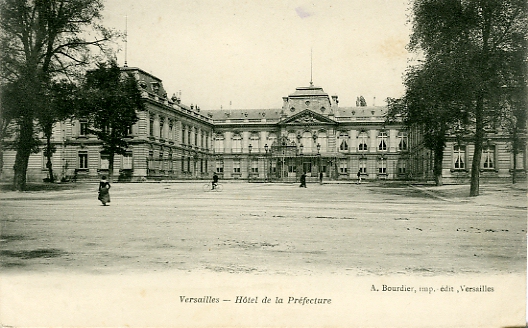 Vue large sur la Prfecture