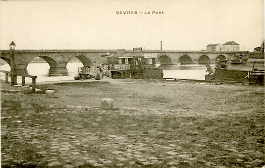 Sur la Seine, le Pont de Sèvres. Sur la Seine, le Pont de Sèvres.