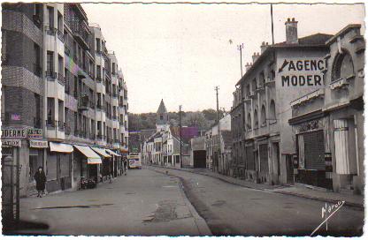 Le haut de la rue Rieussec et la zone commerçante dans les années 50 (coll. part.)