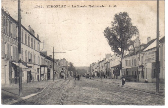 Au pied des Arcades, en regardant vers chaville. On note le ddublement des rails pour la station. CPA circule en mars 1905.