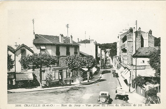 Vue depuis la voie sur le pont, la rue de Jouy dans les années 30 (coll. part.) Vue depuis la voie sur le pont, la rue de Jouy dans les années 30 (coll. part.)