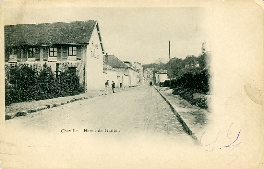 Vue dgage de la rue de Jouy  la hauteur de l’entre du Haras. (coll. part.)