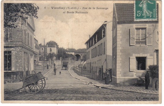 Bas de la rue de la Saussaye. Chez Paul, et la blanchisserie Jeanne juste derrire. CPA circule, F. Paris.