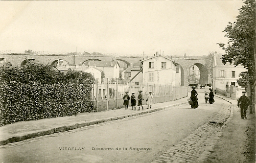 Perspective sur les Arcades depuis la descente de gare rive droite.