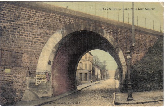 Vue colorie de l’arche de pont.  CPA colorie, carton faon toile.