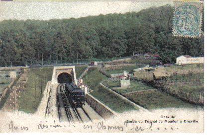 Un train au débouché du tunnel de Meudon (coll.part.) Un train au débouché du tunnel de Meudon (coll.part.)