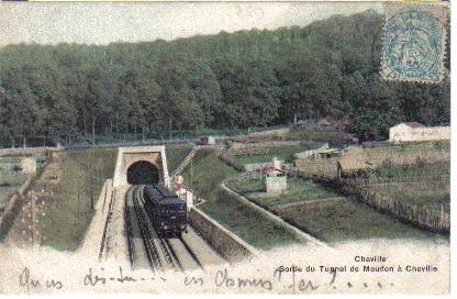 Un train au dbouch du tunnel de Meudon (coll.part.)