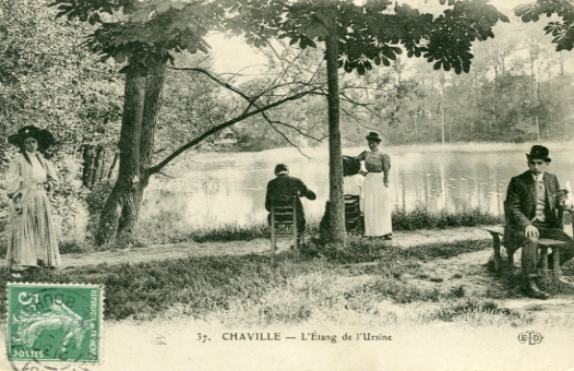 Calme après-midi au bord de l’étang d’Ursine. Belle animation. CPA ELD, collection Chaville n° 37, circulée le 14/08/1911, dos blanc divisé. (collection particulière)