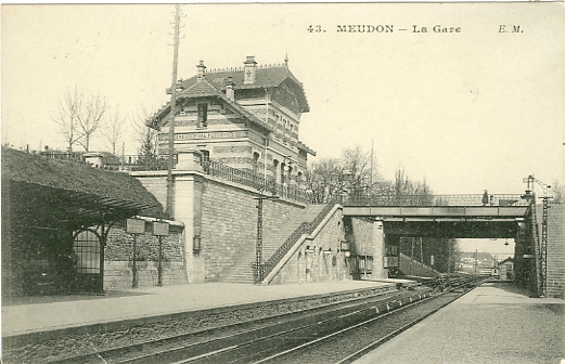 La gare de Meudon Val-Fleury vue du quai de Versailles. Cette halte marque l’entrée du tunnel de plus de 3km qui permet à la ligne des Invalides de déboucher à Chaville.