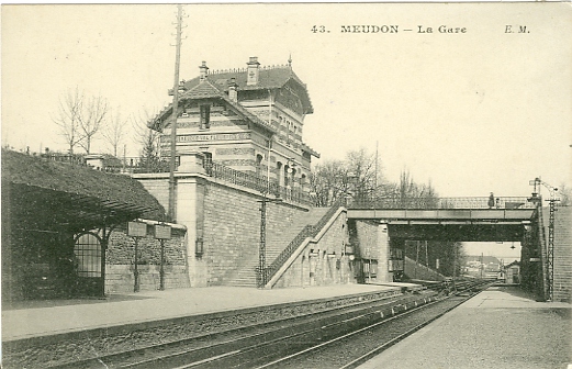 La gare de Meudon Val-Fleury vue du quai de Versailles. Cette halte marque l’entre du tunnel de plus de 3km qui permet  la ligne des Invalides de dboucher  Chaville.