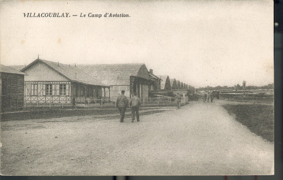 Les baraquements du camp d’aviation. (coll. part.) Les baraquements du camp d’aviation. (coll. part.)
