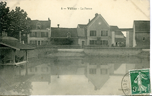 La mare au coeur du village.