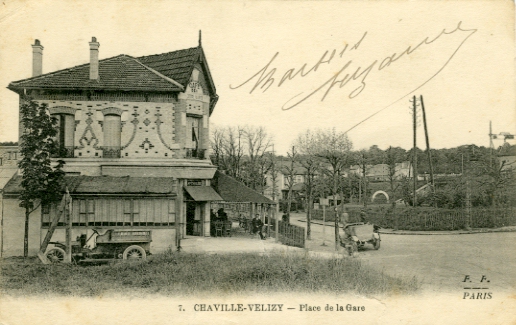 L’htel des Voyageurs sur la place de la gare.