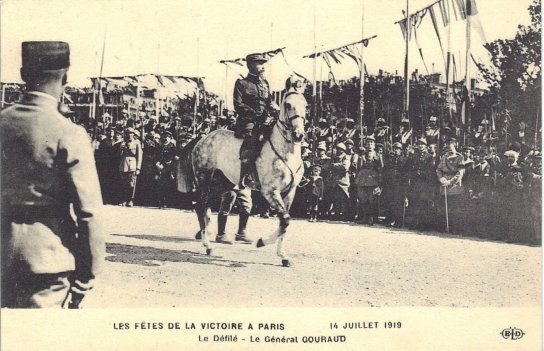Aux fêtes de la Victoire juillet 1919.