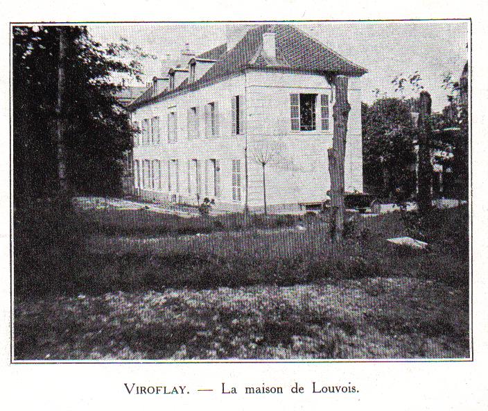 Le pavillon Louvois, vu des hauteurs du terrain. In 